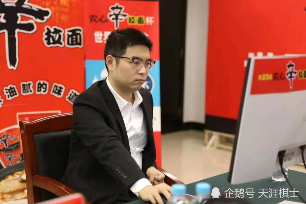 第62分钟，罗德里带球推进，这球被防守球员破坏，球来到B席脚下，B席打远角得手，曼城1-1卢顿。